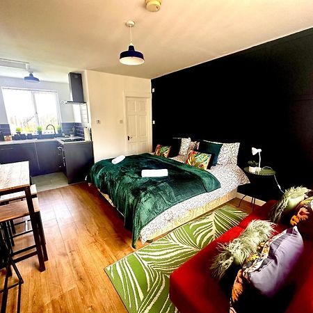 Studio Annexe By Papermill, Deeside - En-Suite, Heswall Zewnętrze zdjęcie