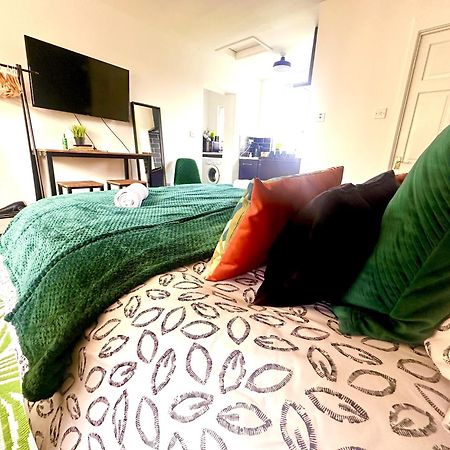Studio Annexe By Papermill, Deeside - En-Suite, Heswall Zewnętrze zdjęcie