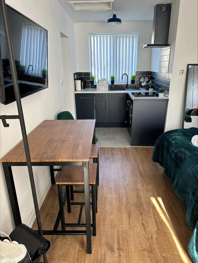 Studio Annexe By Papermill, Deeside - En-Suite, Heswall Zewnętrze zdjęcie